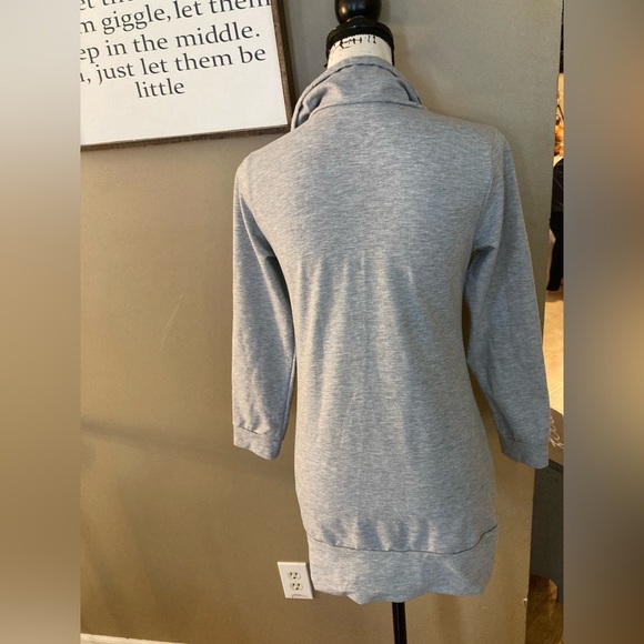 Beautiful longer shirt size Woman’s S gray and flannel plaid red black - Picture 3 of 5